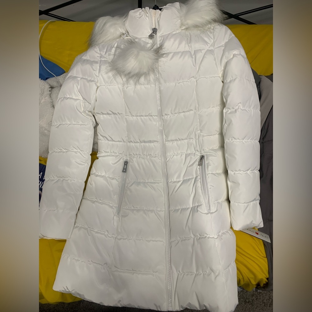 NWT View video NWT White winter coat w/fur ball zipper offers considered!